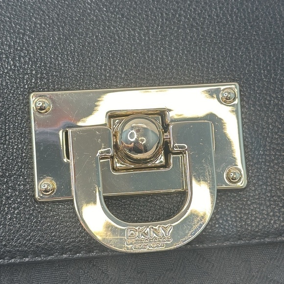 DKNY T&C W/D Town Country Classic Hardware Bag Purse Clutch Wristlet - Picture 6 of 11